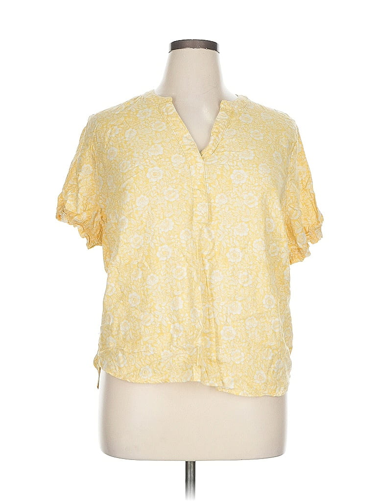 Click to view more detailed imagery on our partner's website Pre-owned Falls Creek Short Sleeve Blouse In Yellow