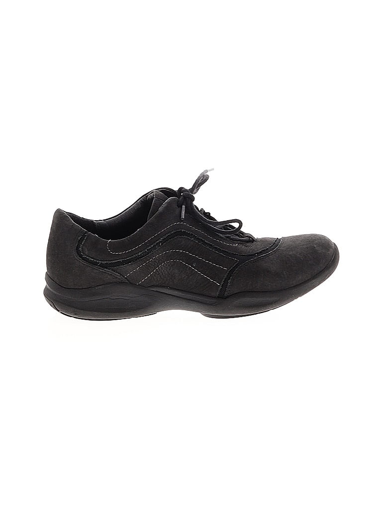 Pre-owned Clarks Sneakers In Black
