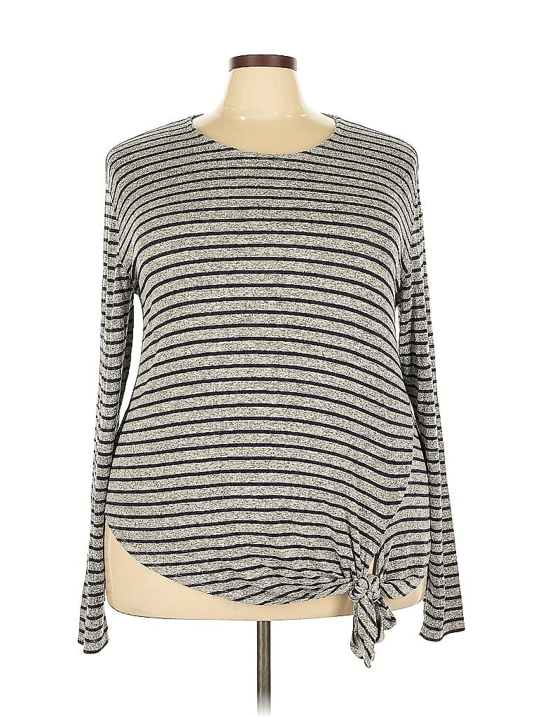 Pre-owned Stella & Dot Long Sleeve T-shirt In Gray