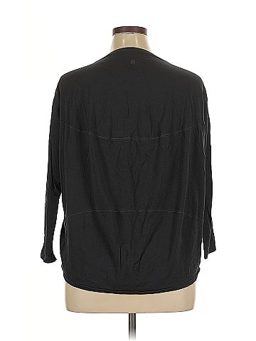 Lululemon Athletica 3/4 Sleeve T-Shirt (view 2)