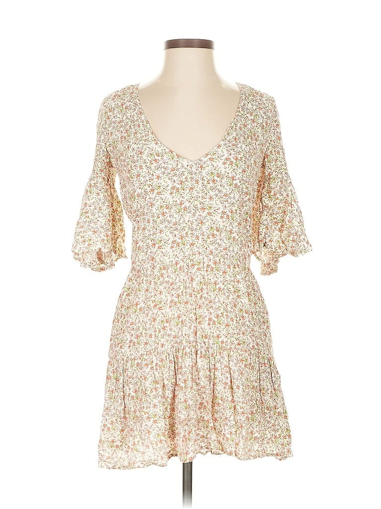 Click to view more detailed imagery on our partner's website Pre-owned Skylar + Madison Casual Dress In White