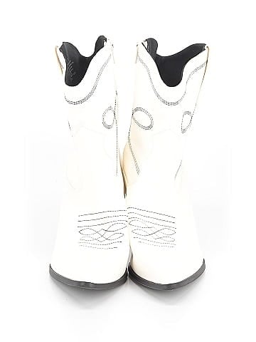 Universal Thread Boots (view 2)