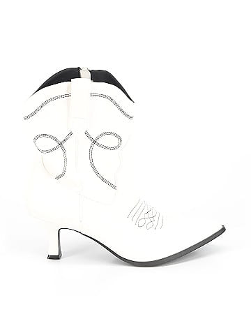 Universal Thread Boots (view 1)