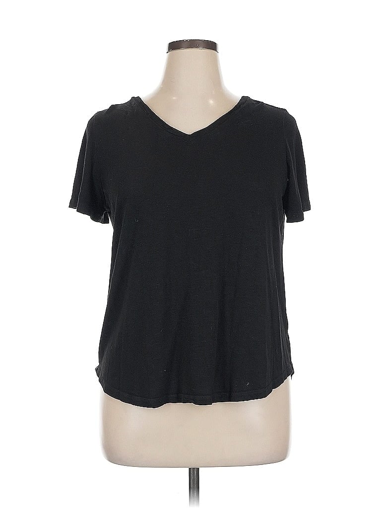 Click to view more detailed imagery on our partner's website Pre-owned Jessica Simpson Short Sleeve T-shirt In Black