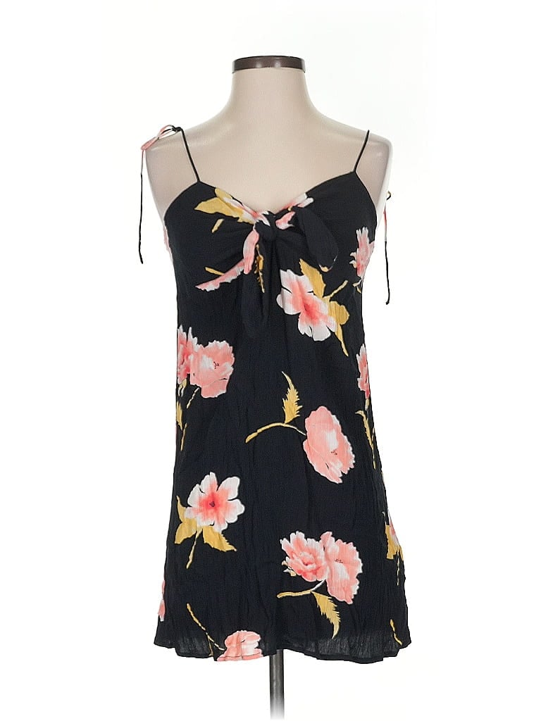 Click to view more detailed imagery on our partner's website Pre-owned Billabong Casual Dress In Pink