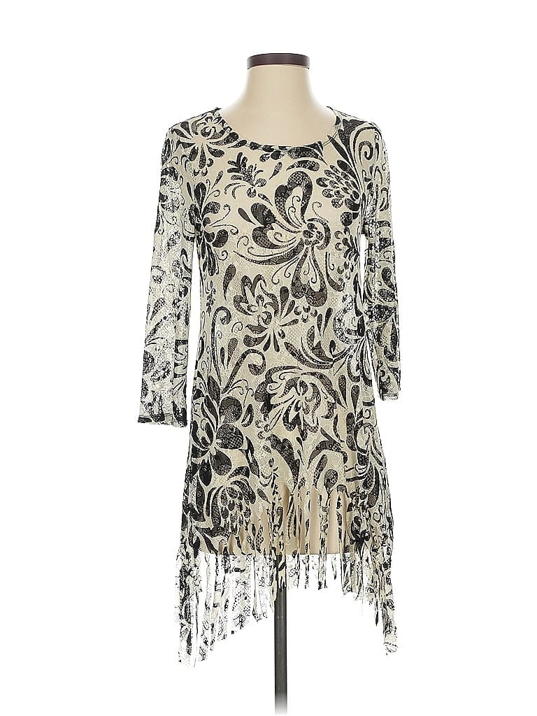 Pre-owned Travelers By Chico's Casual Dress In White