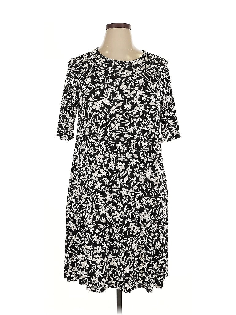 Click to view more detailed imagery on our partner's website Pre-owned Old Navy Casual Dress In Black