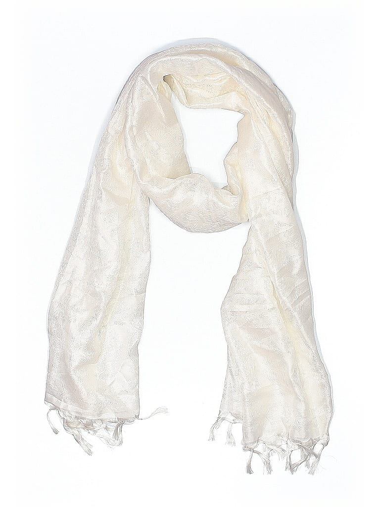 Click to view more detailed imagery on our partner's website Pre-owned Unbranded Scarf In White