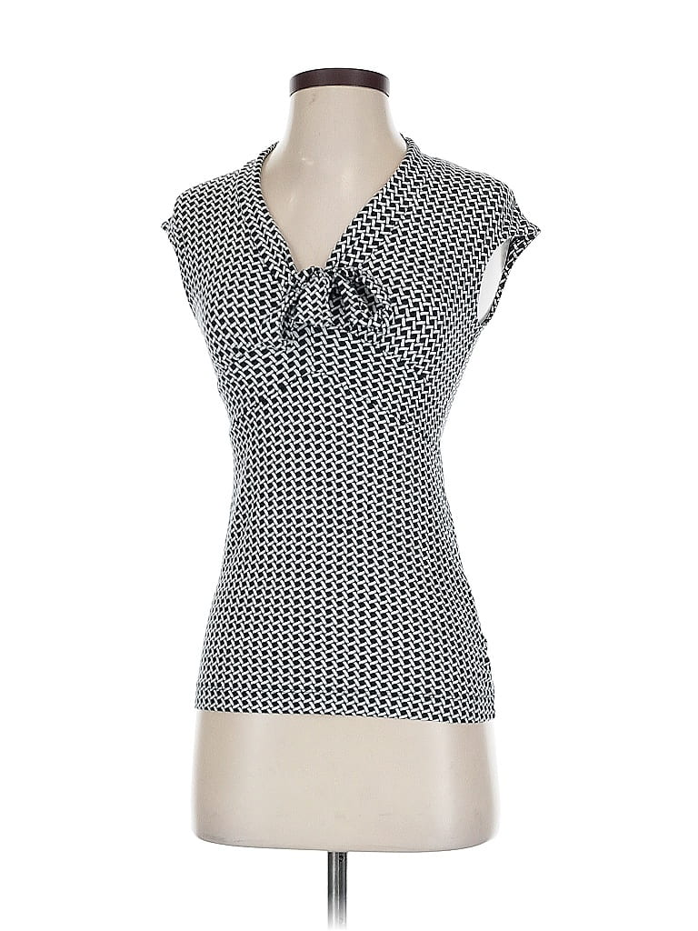 Click to view more detailed imagery on our partner's website Pre-owned Banana Republic Sleeveless Blouse In Gray