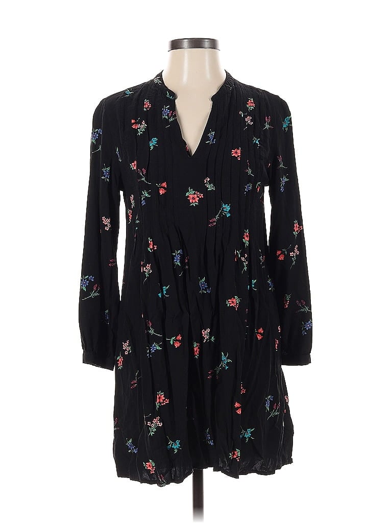 Click to view more detailed imagery on our partner's website Pre-owned Old Navy Casual Dress In Black