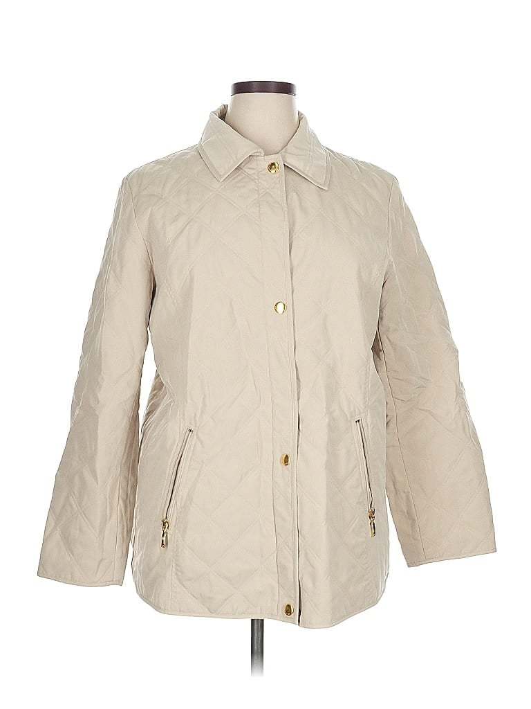 Click to view more detailed imagery on our partner's website Pre-owned Liz Claiborne Raincoat In White
