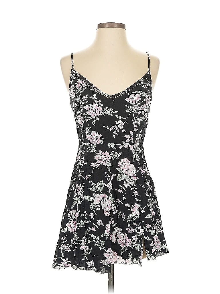 Click to view more detailed imagery on our partner's website Pre-owned Lulus Casual Dress In Black