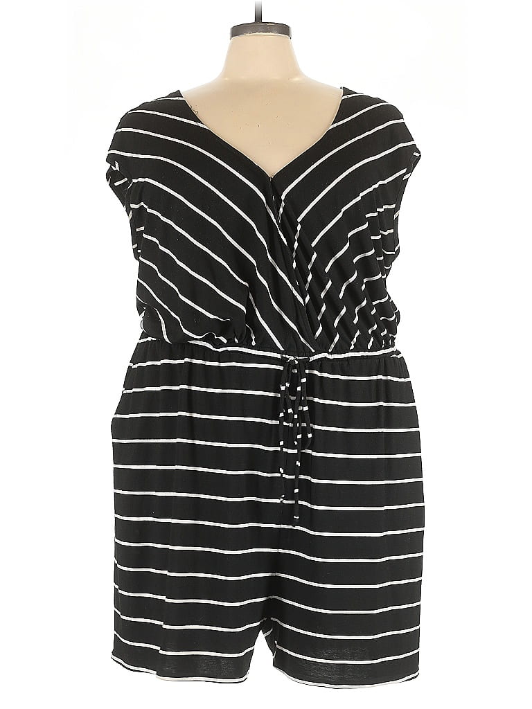 Pre-owned Torrid Romper In Black