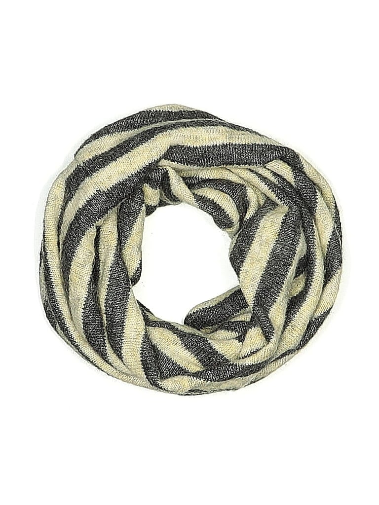 Click to view more detailed imagery on our partner's website Pre-owned David & Young Scarf In Gray