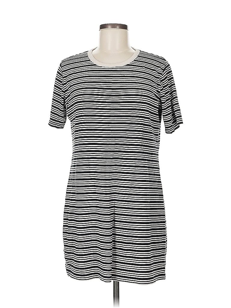 Click to view more detailed imagery on our partner's website Pre-owned Obey Casual Dress In Black