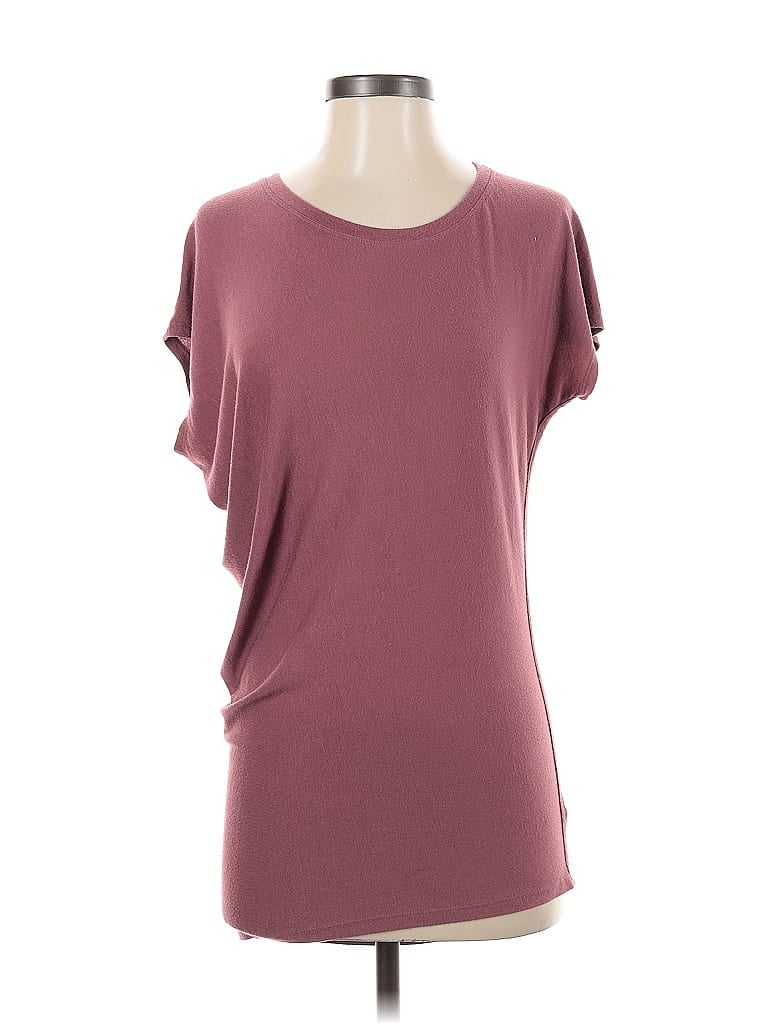 Click to view more detailed imagery on our partner's website Pre-owned Athleta Short Sleeve T-shirt In Burgundy