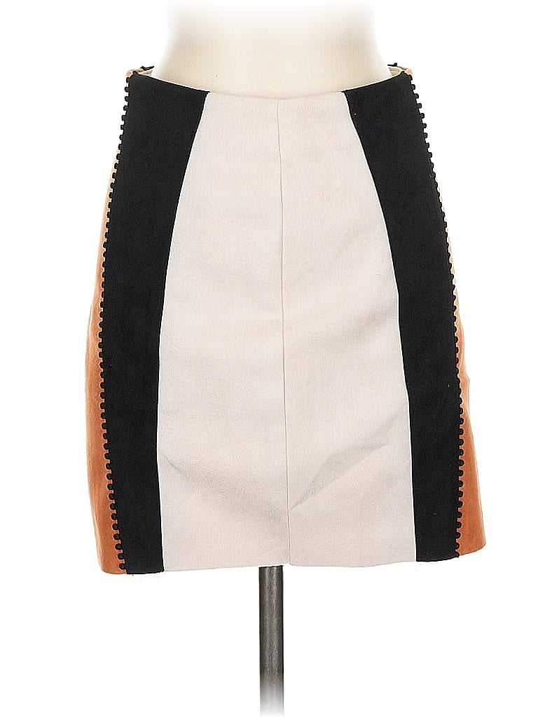 Click to view more detailed imagery on our partner's website Pre-owned Le Lis Casual Skirt In White