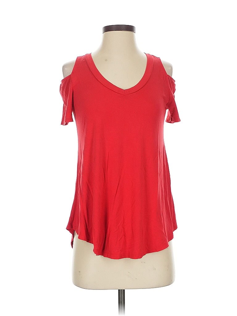 Click to view more detailed imagery on our partner's website Pre-owned Saks Fifth Avenue Sleeveless T-shirt In Red