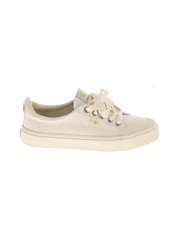 Pre-owned Cariuma Sneakers In White
