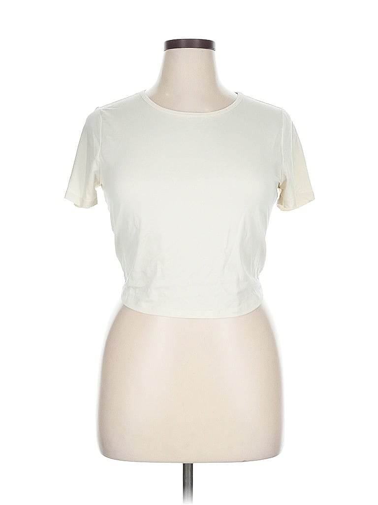 Click to view more detailed imagery on our partner's website Pre-owned Fabletics Short Sleeve T-shirt In White