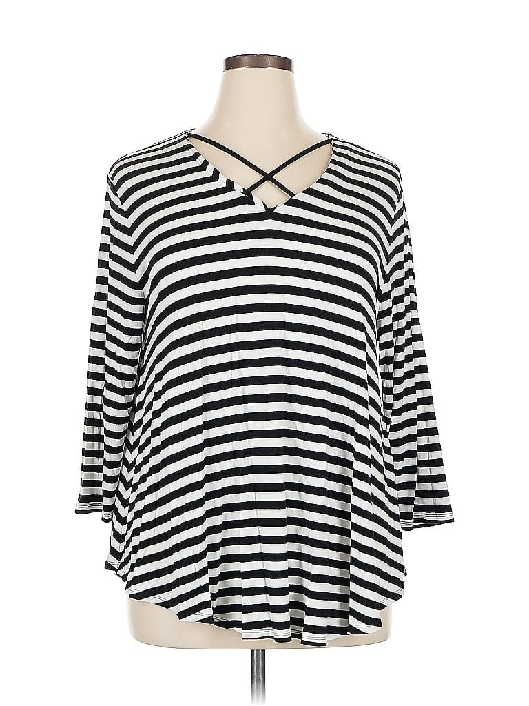 Click to view more detailed imagery on our partner's website Pre-owned Chico's 3/4 Sleeve T-shirt In Black