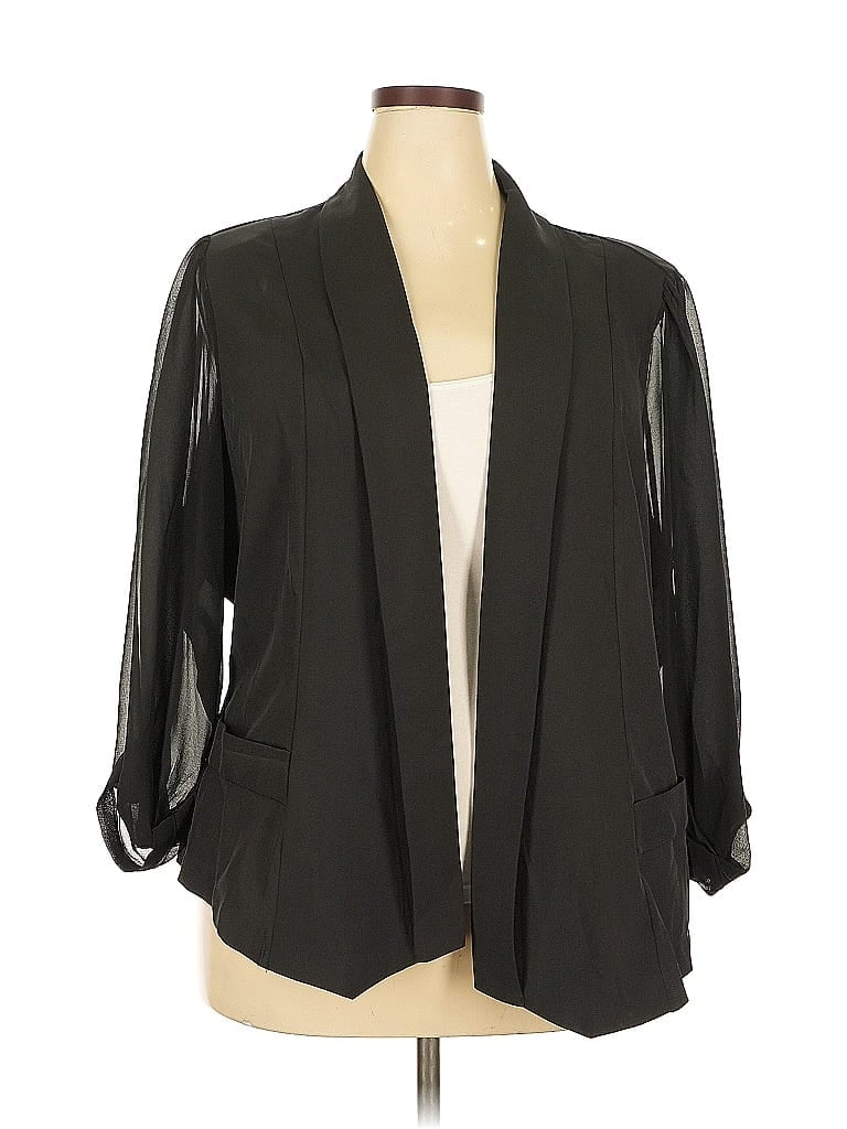 Click to view more detailed imagery on our partner's website Pre-owned City Chic Kimono In Black