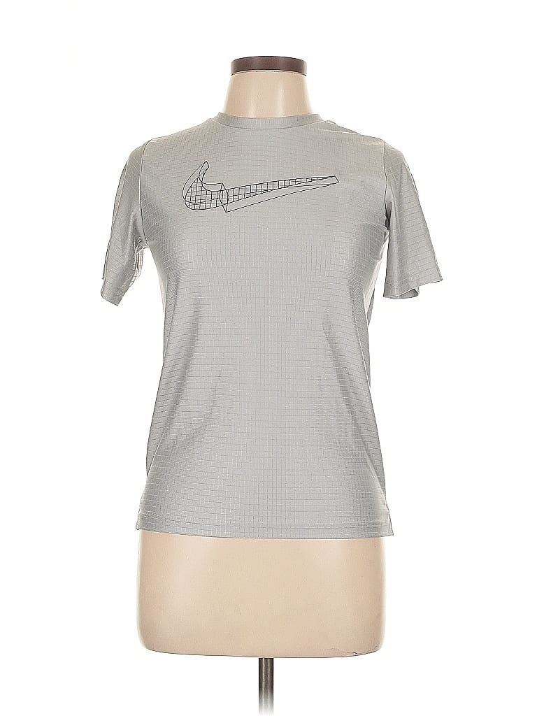 Pre-owned Nike Active T-shirt In Silver