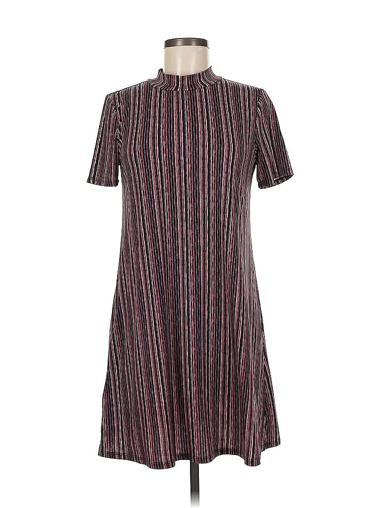 Click to view more detailed imagery on our partner's website Pre-owned Bcbgeneration Casual Dress In Burgundy