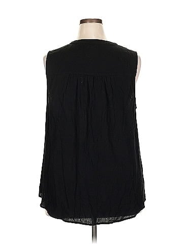 Torrid Sleeveless Button-Down Shirt (view 2)