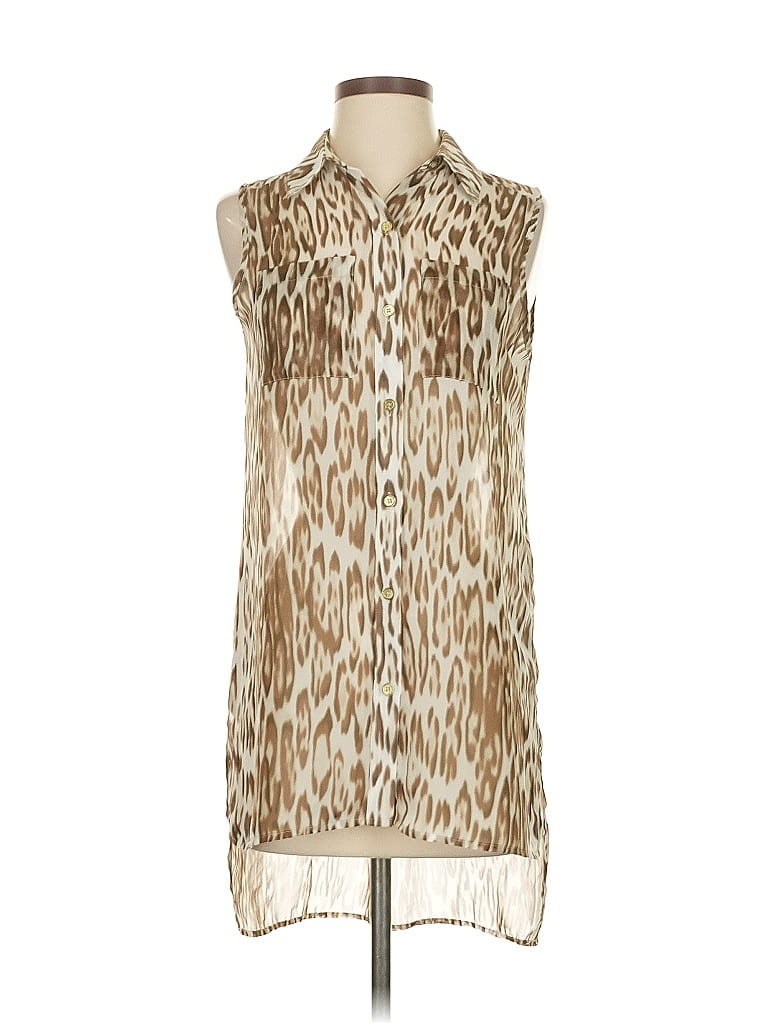 Click to view more detailed imagery on our partner's website Pre-owned Chico's Sleeveless Blouse In White