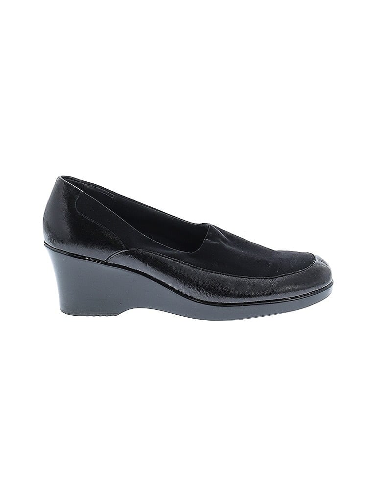 Pre-owned Munro American Flats In Black