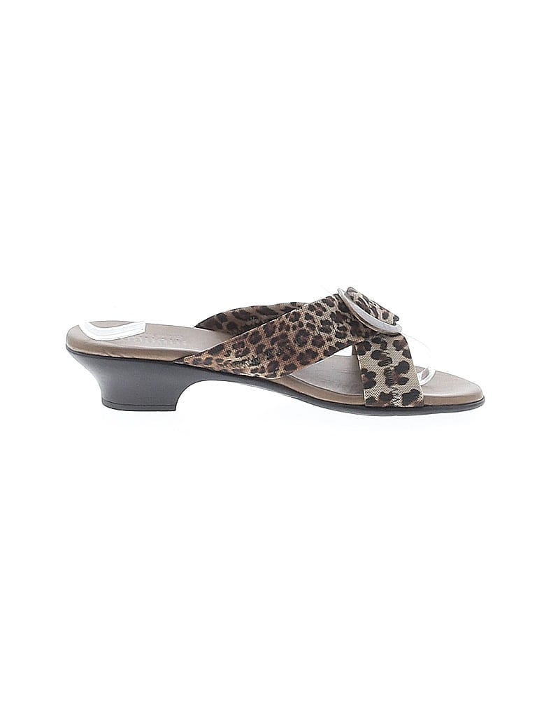 Pre-owned Munro American Sandals In Brown