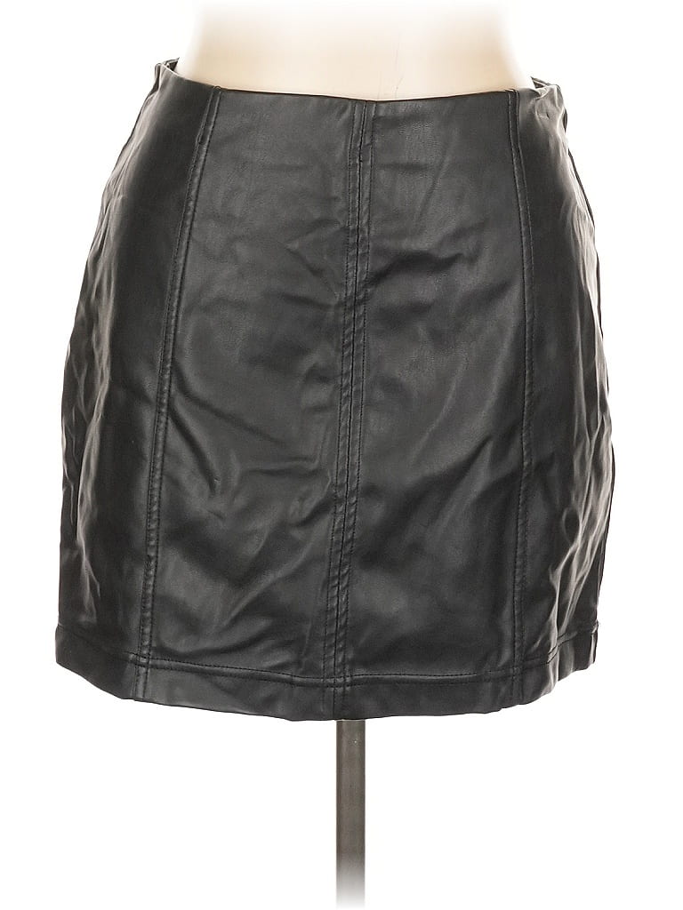 Click to view more detailed imagery on our partner's website Pre-owned Tinseltown Faux Leather Skirt In Black