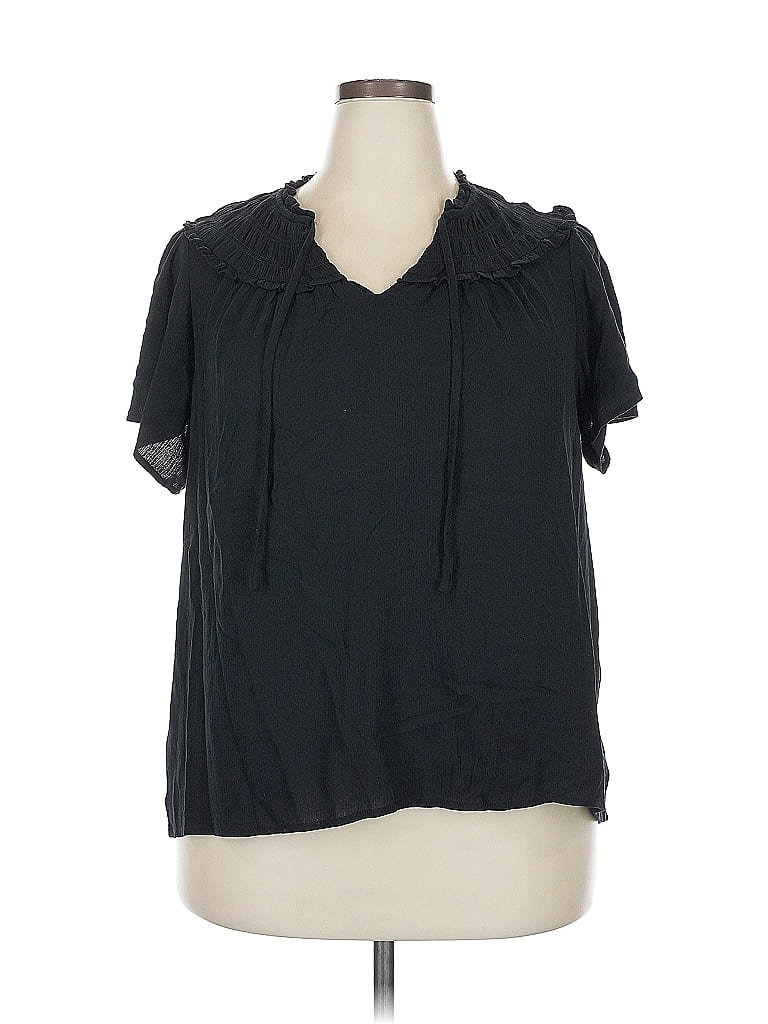 TORRID Pre-owned Short Sleeve Blouse In Black
