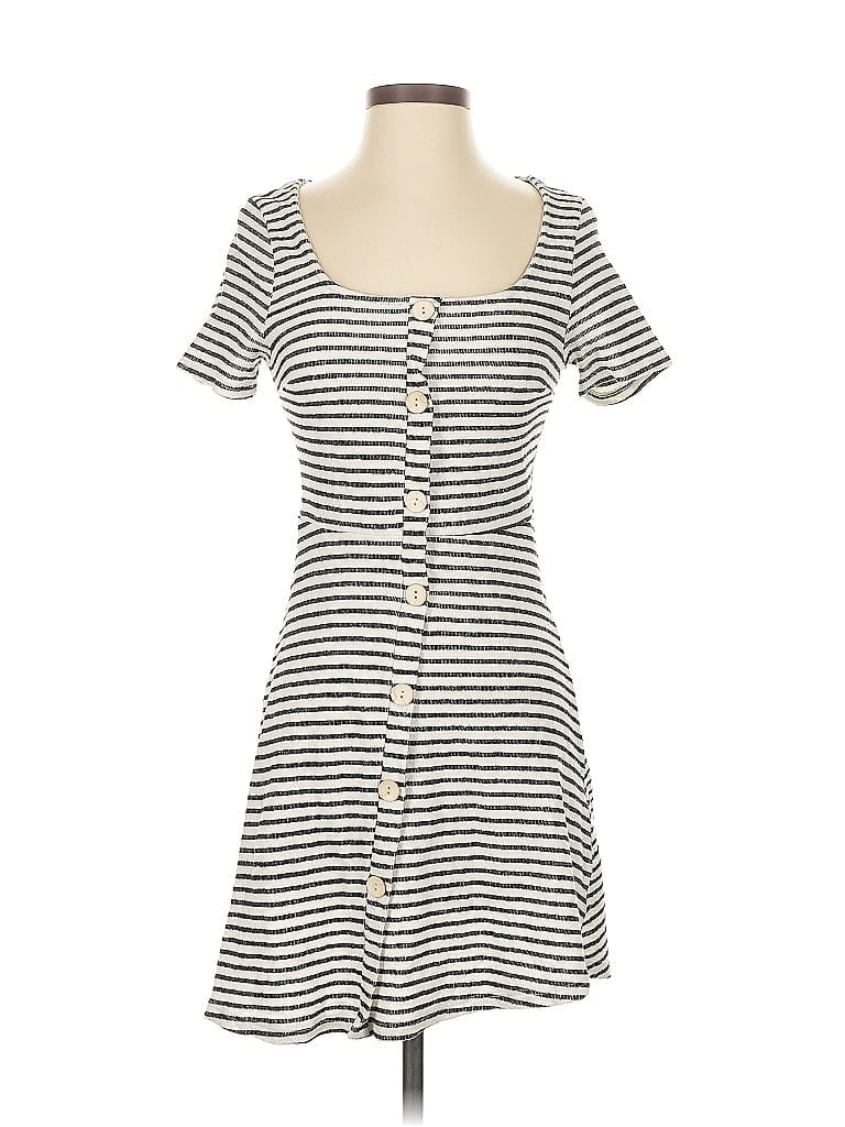 Pre-owned Lush Casual Dress In White