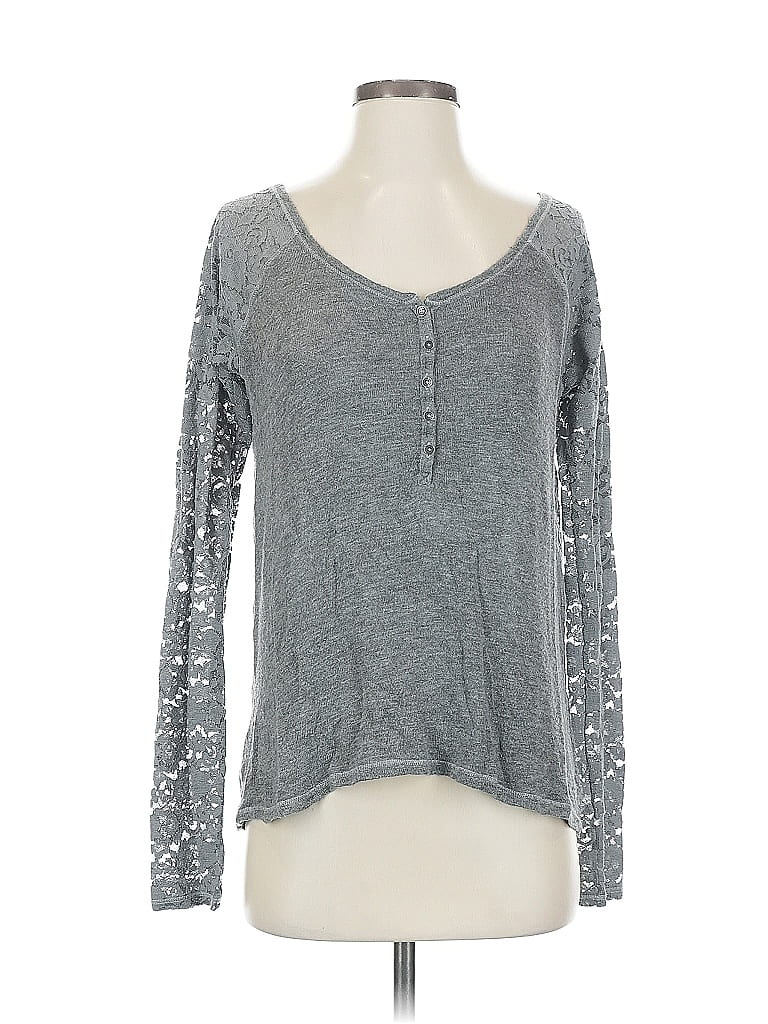 Click to view more detailed imagery on our partner's website Pre-owned Abercrombie & Fitch Long Sleeve Top Gray Sweetheart Neckline Tops