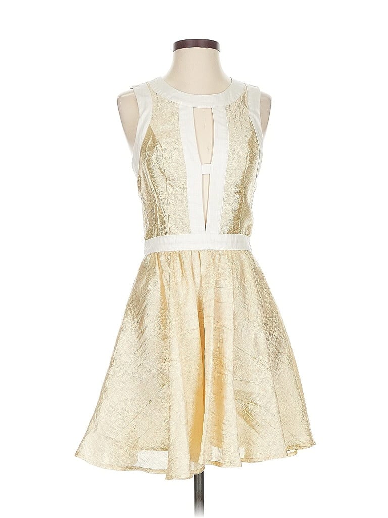 Click to view more detailed imagery on our partner's website Pre-owned Keepsake Cocktail Dress In White