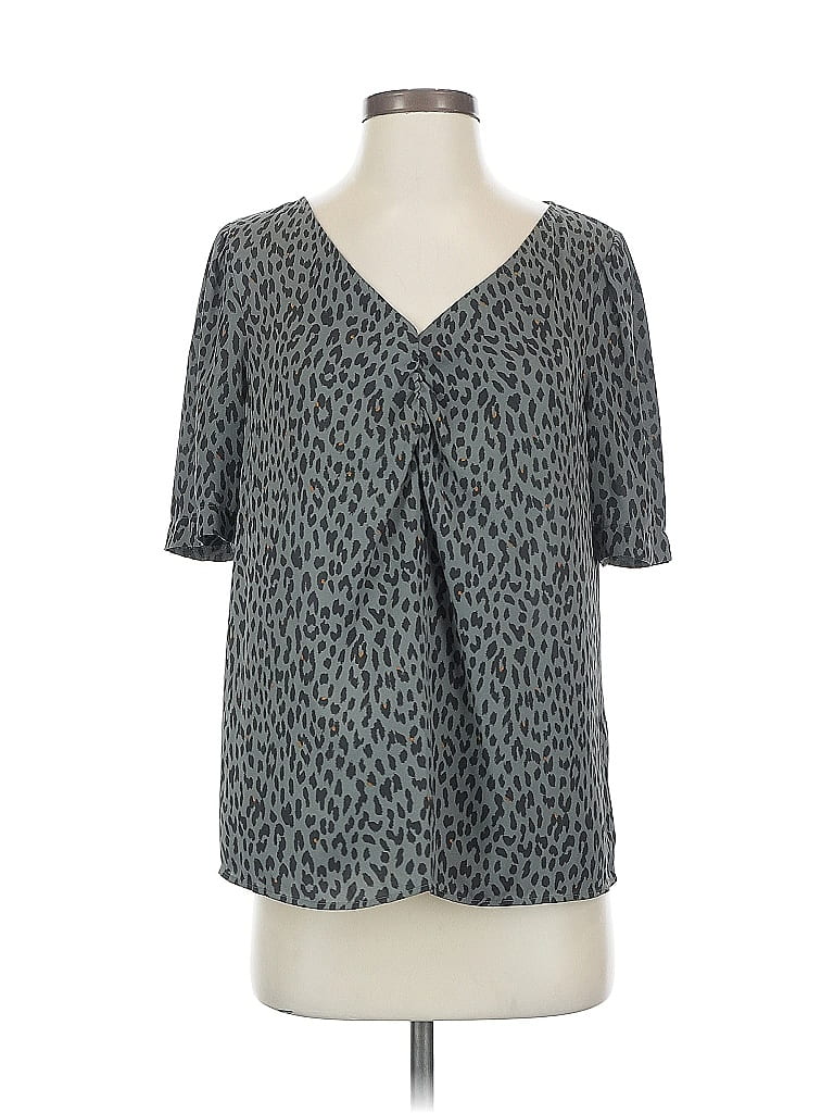 Click to view more detailed imagery on our partner's website Pre-owned Ann Taylor Loft Short Sleeve Blouse In Gray