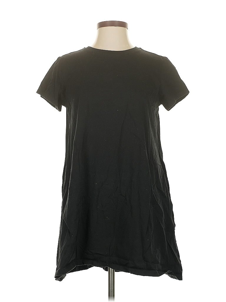Click to view more detailed imagery on our partner's website Pre-owned Uniqlo Casual Dress In Black