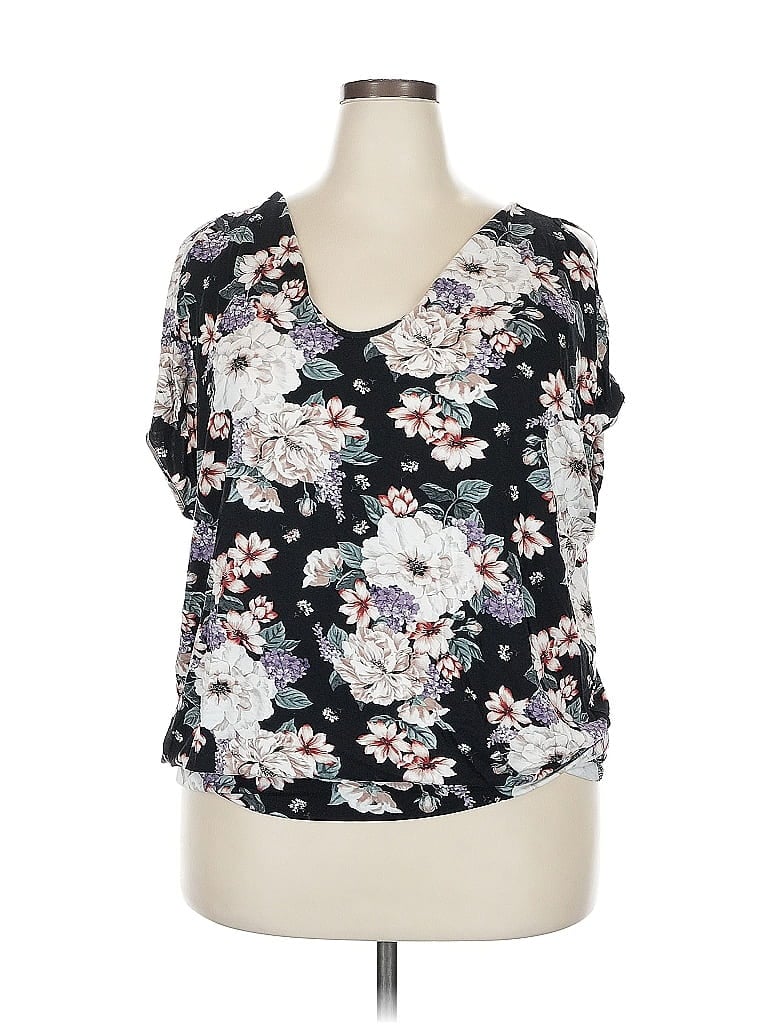 Pre-owned Torrid Short Sleeve Top Black Floral Pattern Sweetheart Neckline Tops