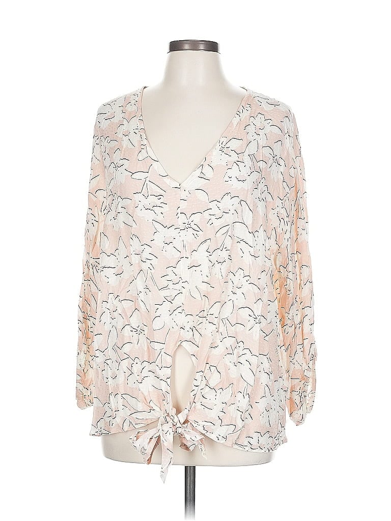 Click to view more detailed imagery on our partner's website Pre-owned The Cove 3/4 Sleeve Blouse In White