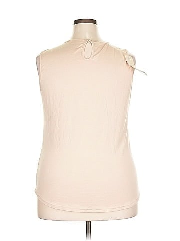 Dokotoo Sleeveless T-Shirt (view 2)