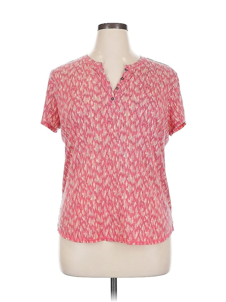 Click to view more detailed imagery on our partner's website Pre-owned Liz Claiborne Short Sleeve Blouse In Pink