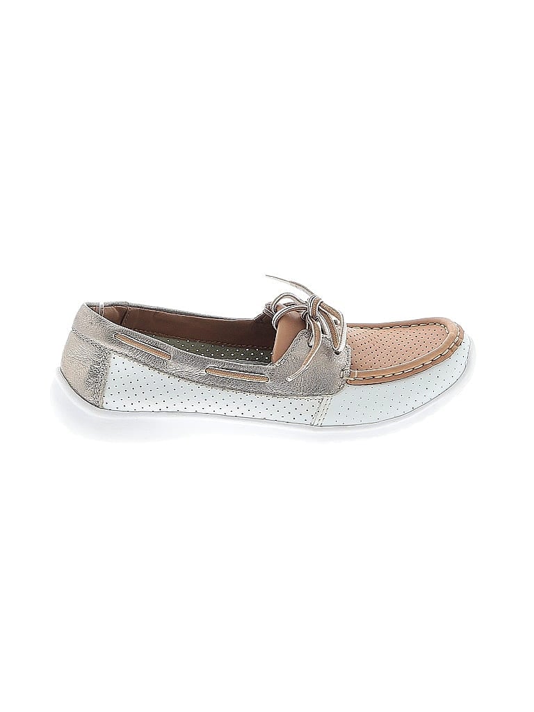 Click to view more detailed imagery on our partner's website Pre-owned Clarks Flats In White