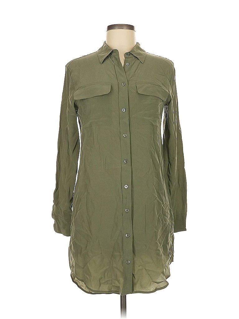 Click to view more detailed imagery on our partner's website Pre-owned Equipment Long Sleeve Silk Top Green Mock Neckline Tops