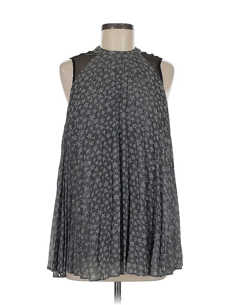 Pre-owned Torrid Sleeveless Blouse In Gray