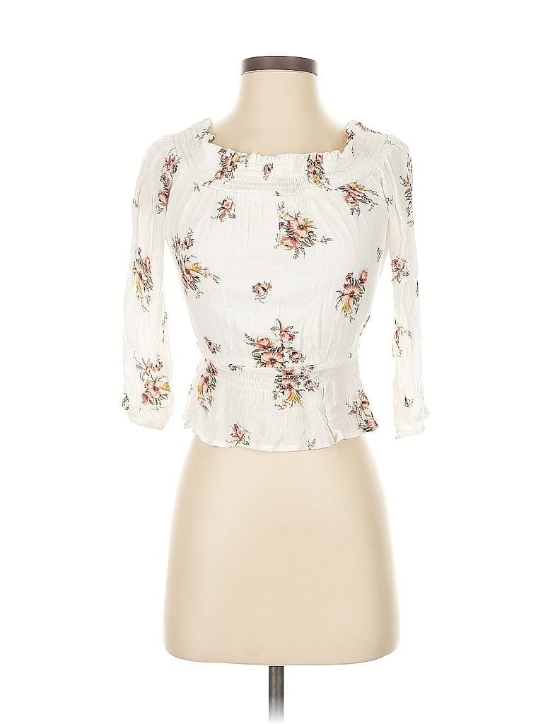 Click to view more detailed imagery on our partner's website Pre-owned Hollister 3/4 Sleeve Blouse In White
