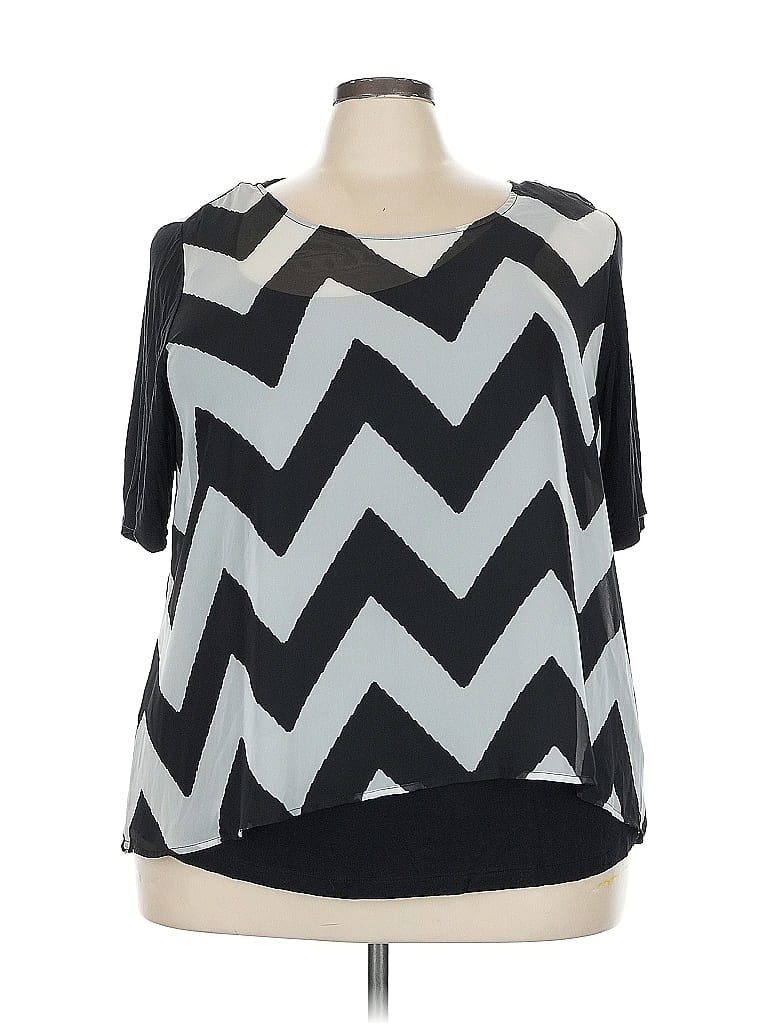 Click to view more detailed imagery on our partner's website Pre-owned Dressbarn Short Sleeve Top In Black