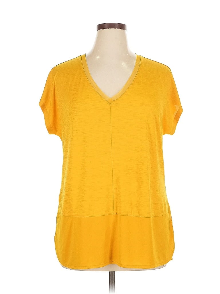 Pre-owned Bar Iii Short Sleeve Top Yellow Solid Pattern V Neck Tops