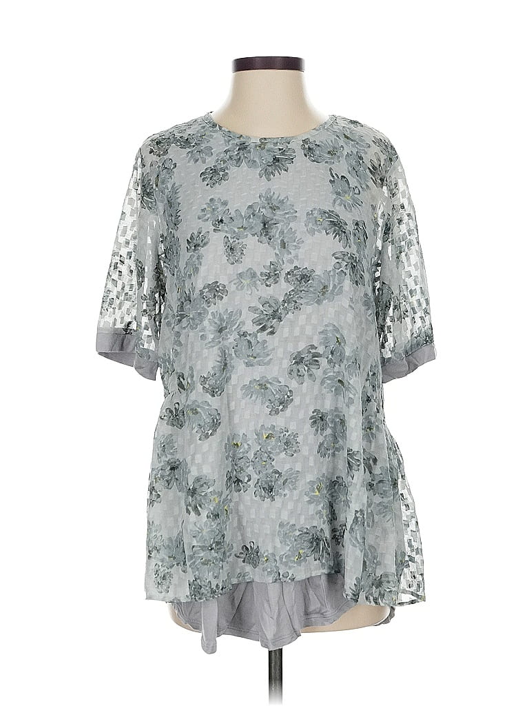 Click to view more detailed imagery on our partner's website Pre-owned Logo By Lori Goldstein Short Sleeve Blouse In Gray